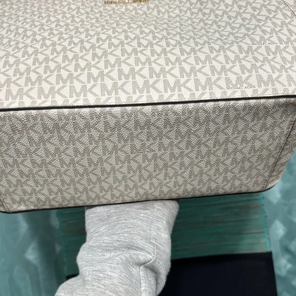 Michael Kors Jet Set Travel large chain shoulder tote bag - Picture 5 of 14